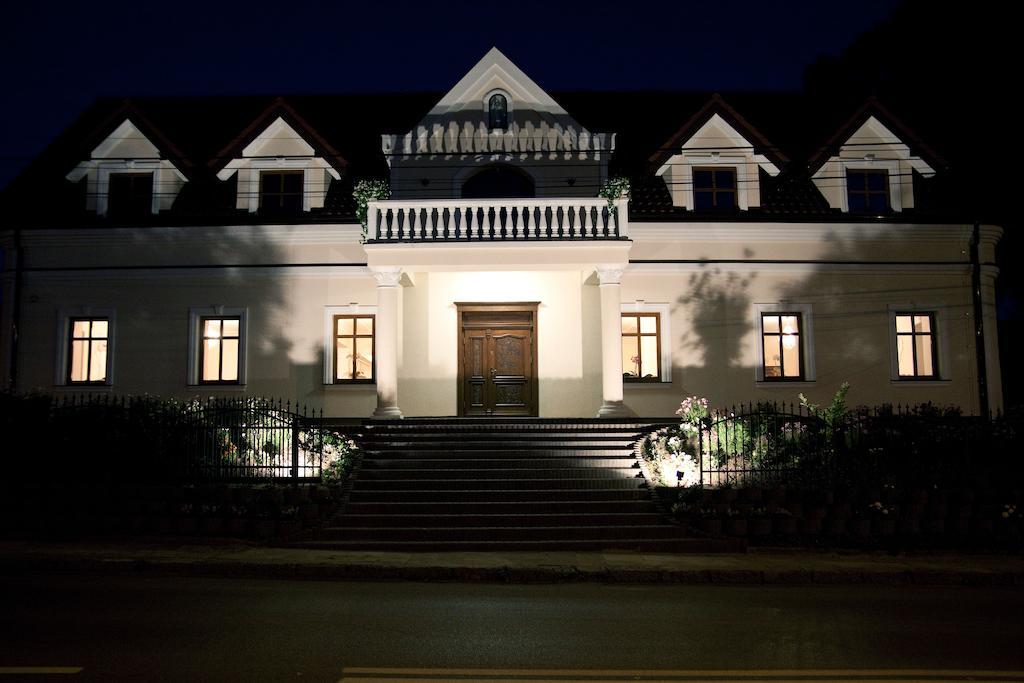 Pokoje Goscinne W Ratuszu Ogrodzieniec Exterior photo