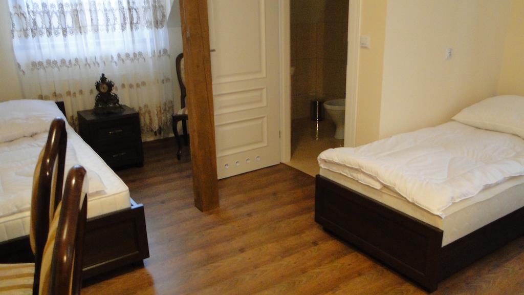 Pokoje Goscinne W Ratuszu Ogrodzieniec Room photo